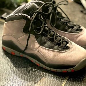 Boys Retro Jordan’s - Youth Size 6